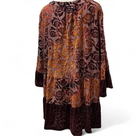 NWT Whimsical Floral Burnout Velvet Peasant Bell Sleeve Blouse Woman's 3XL - Picture 3 of 8